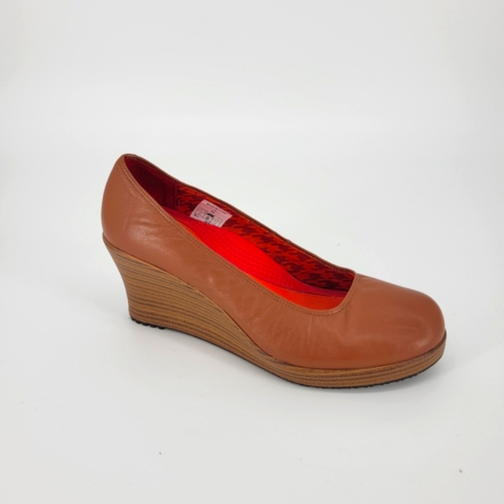CROCS women's wedge heel round toe pump 9 tan brown